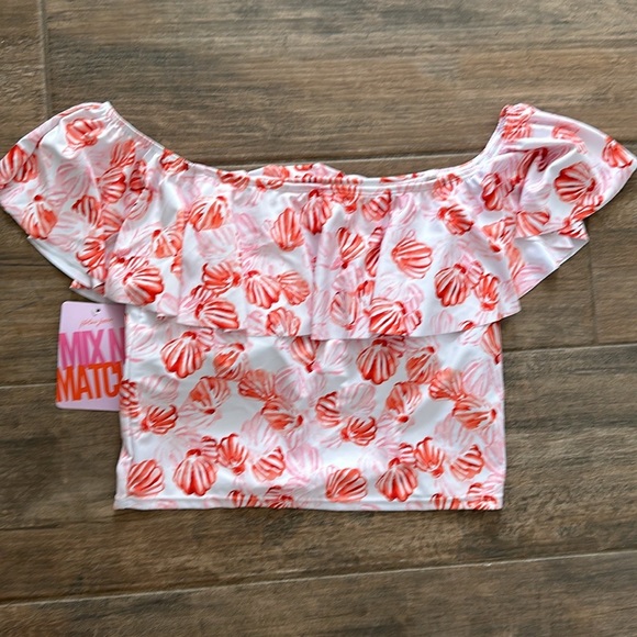 NWt Ruffled around top - Picture 2 of 3